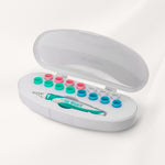 Ear Wizard im Etui mit farbigen Ersatzspitzen – hygienisch verstaubar, ideal für die ganze Familie.